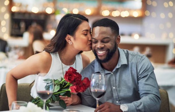 12 super exclusive Valentine day date ideas for couples.